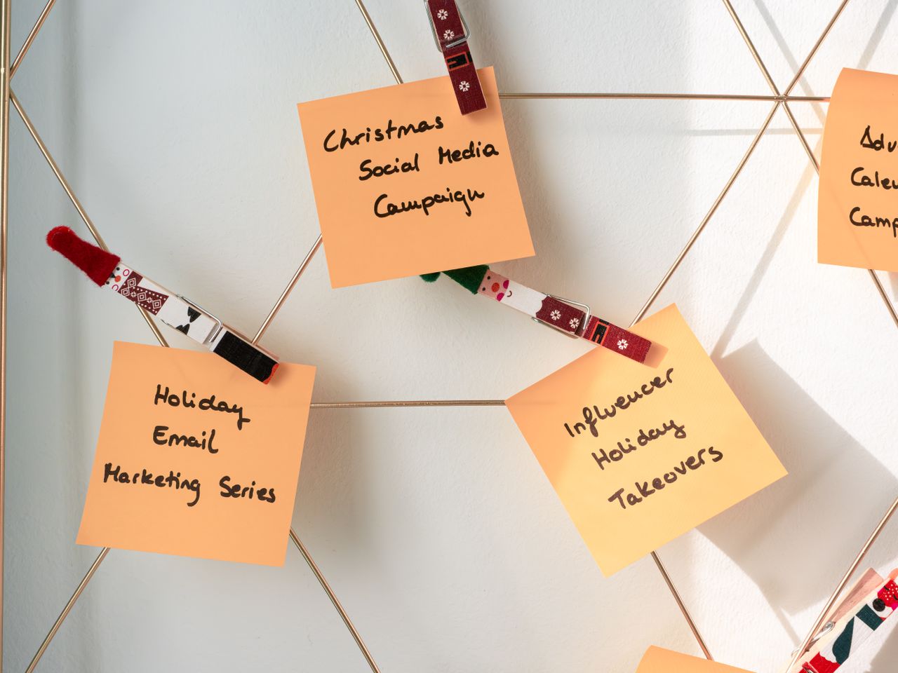 Adhesive note pads featuring Christmas marketing ideas for social media and email campaigns.